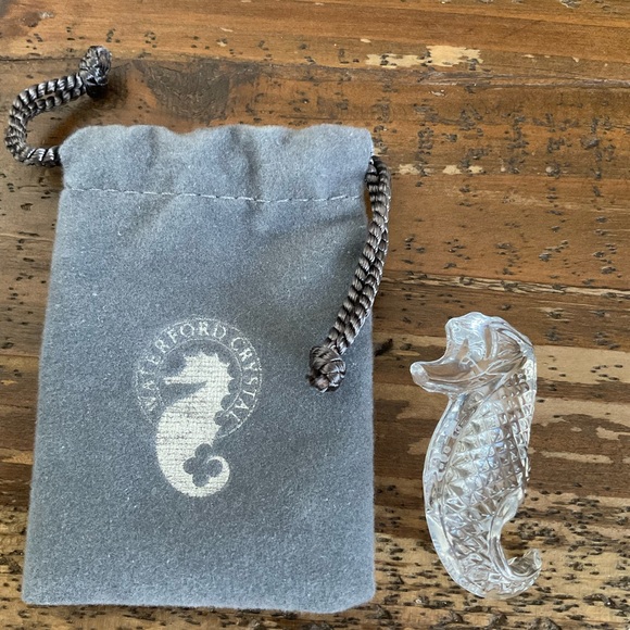 NWT VINTAGE WATERFORD CRYSTAL SEAHORSE BROOCH - Picture 2 of 8